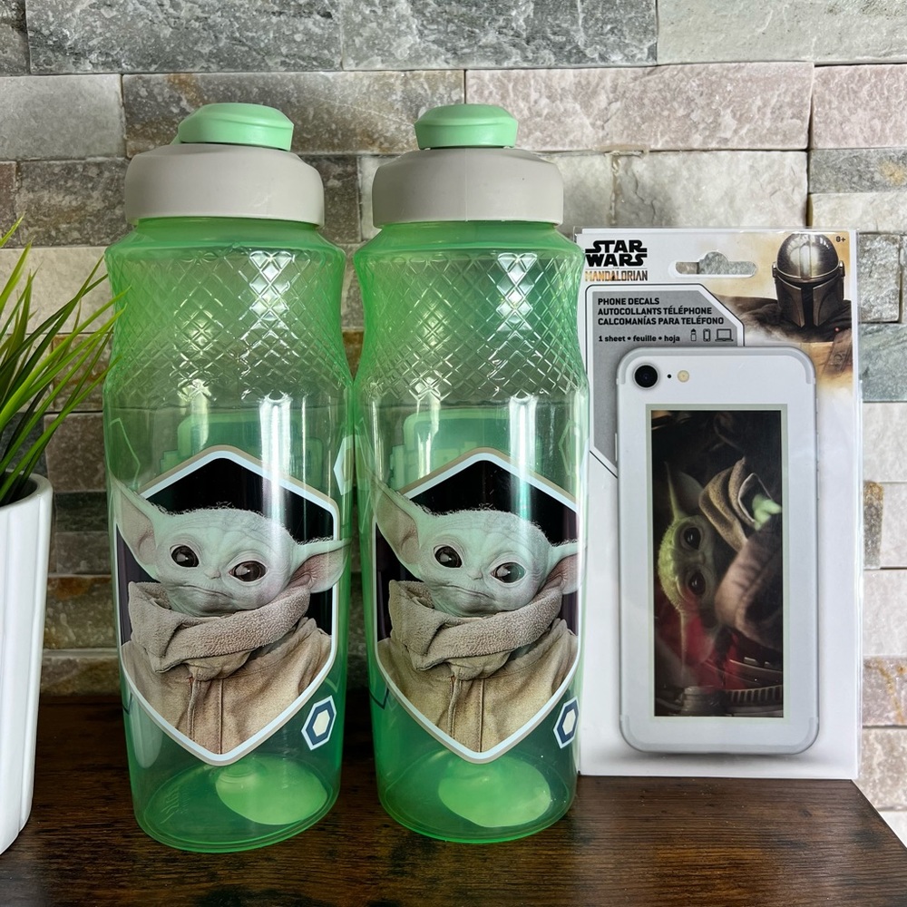 Disney Star Wars The Mandalorian Baby Yoda water bottle bundle